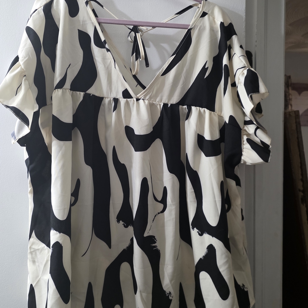 Elegant Monochrome Women's Blouse